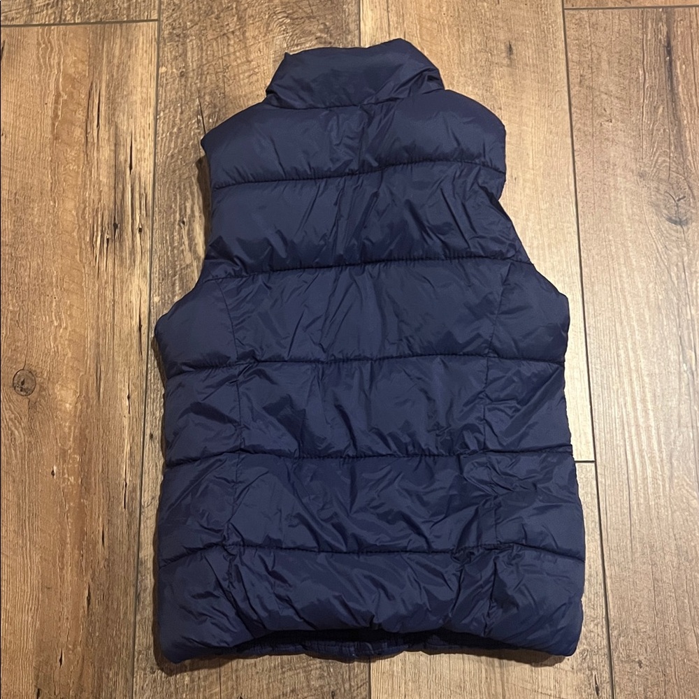Old Navy Boys Water Resistant Puffer Vest, XS (5) - Picture 2 of 6
